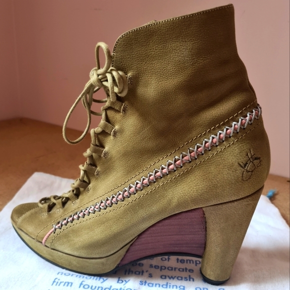 JOHN FLUEVOG Writes Angelou Bootie size 11. - Picture 1 of 10